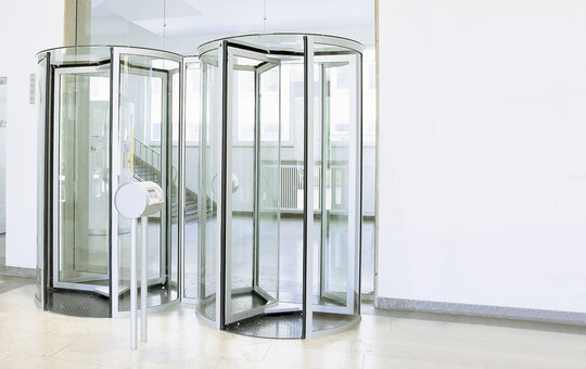 record K 31 – three-leaf revolving door