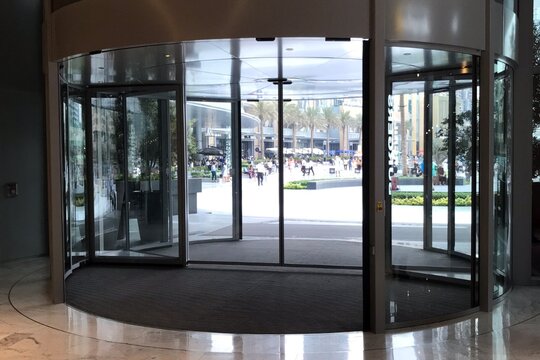Dubai Mall Fashion Avenue (United Arab Emirates) 1