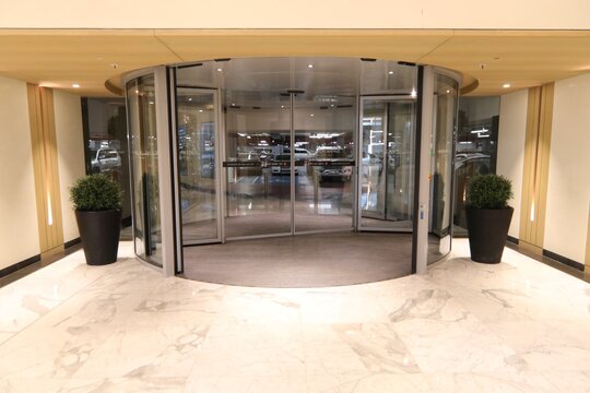 Dubai Mall Fashion Avenue (United Arab Emirates) 2
