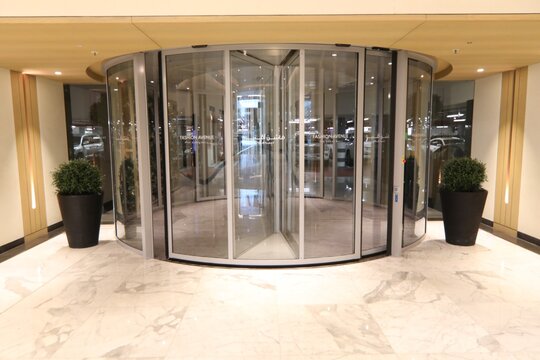 Dubai Mall Fashion Avenue (United Arab Emirates) 2