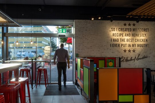 Schnelle Türen für ein Schnellimbiss Restaurant - KFC Volketswil