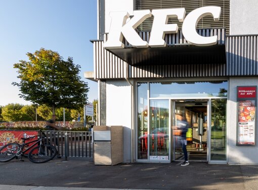 Schnelle Türen für ein Schnellimbiss Restaurant - KFC Volketswil