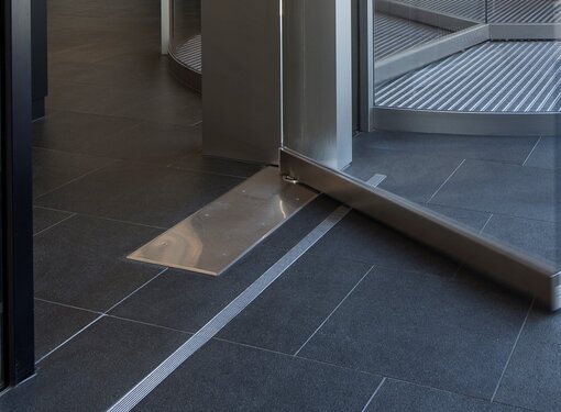 C 127 X – Underfloor swing door drive