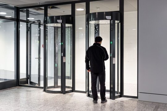 Security interlock Zurich Airport